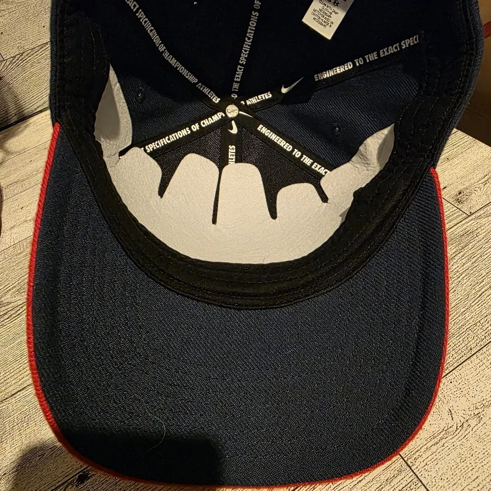 Nike Red  and Navy Huskies Logo Baseball Cap